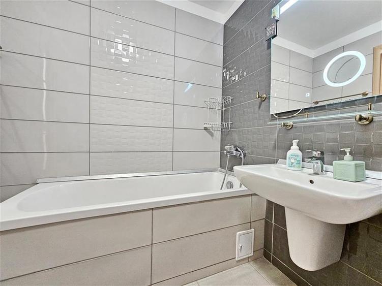 Apartament cu 2 camere decomandat în Tractorul