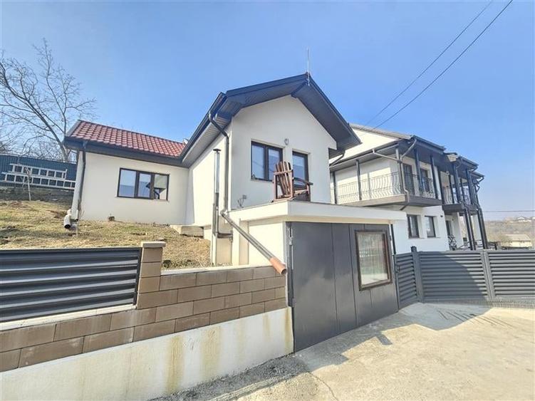 Casă individuală cu 6 camere cu Teren 740 Mp în Vest