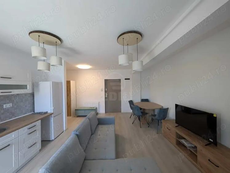 Apartament cu 3 camere semidecomandat în Florești