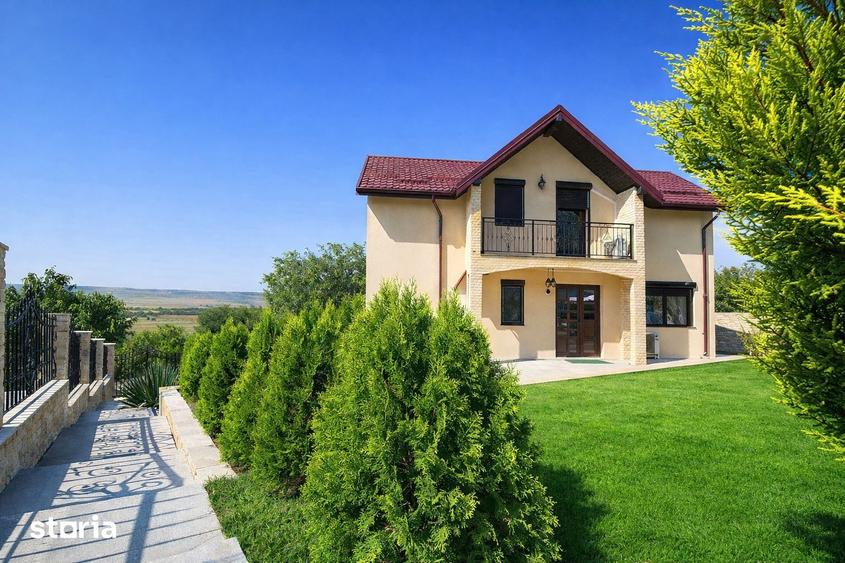 Casă cu 4 camere cu Teren 495 Mp în Central