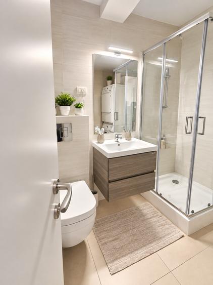 Apartament cu 3 camere semidecomandat în Sisești