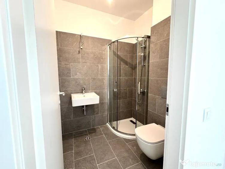 Apartament cu 3 camere semidecomandat în Străulești
