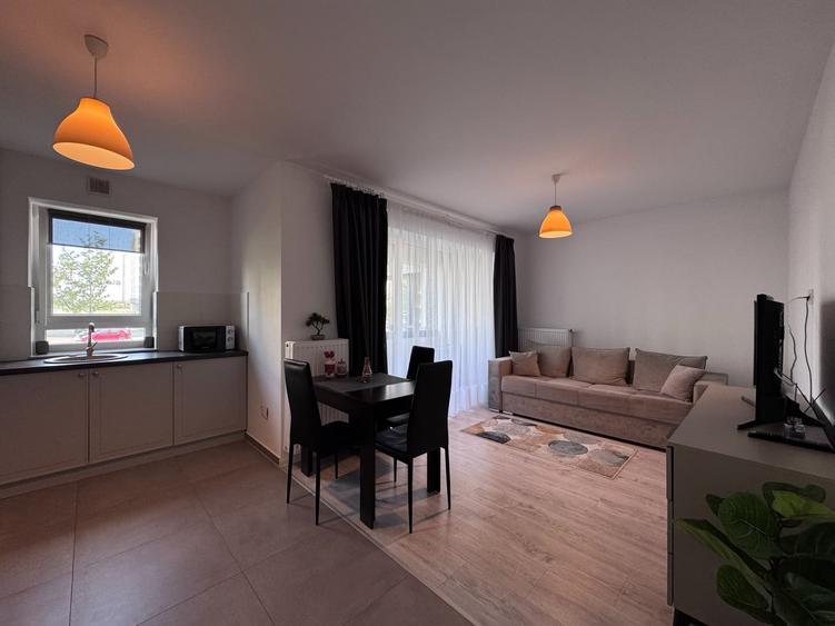 Apartament cu 2 camere decomandat, mobilat în Tractorul