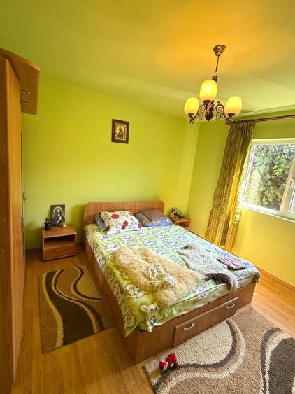 Casă cu 6 camere cu Teren 1600 Mp în Călugăreni