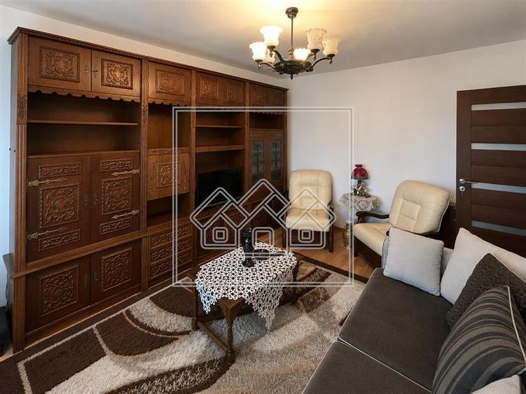 Apartament cu 4 camere decomandat în Mihai Viteazul