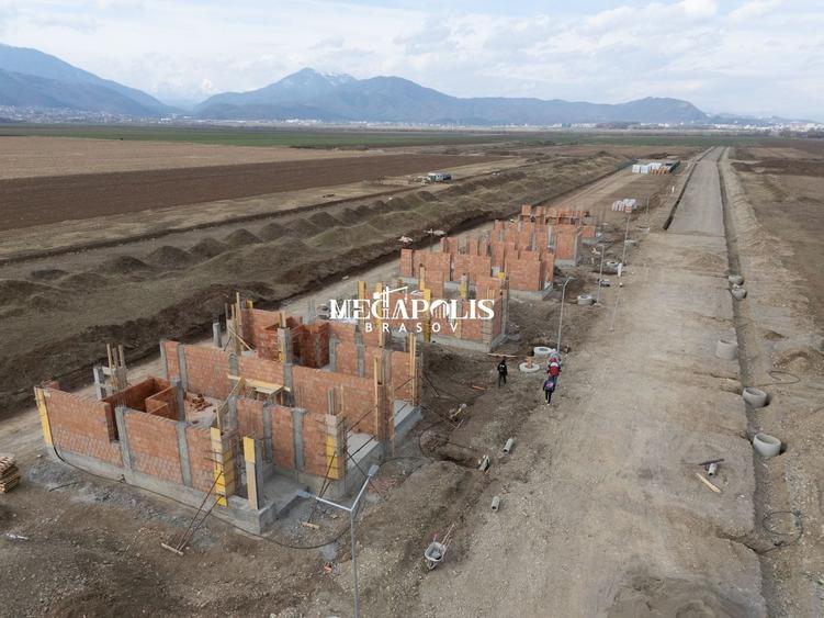 Duplex cu 4 camere cu Canalizare în Central