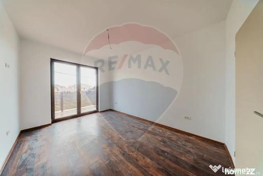 Casă cu 5 camere cu Teren 500 Mp în Vladimirescu