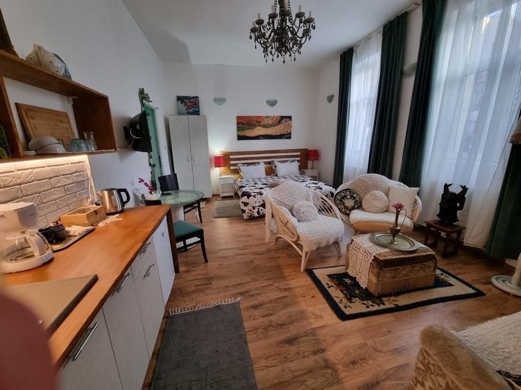 Casă cu 4 camere cu Teren 1000 Mp în Gruia