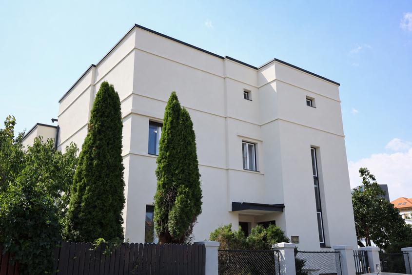 Casă individuală cu 12 camere cu Canalizare în Calea Dumbrăvii