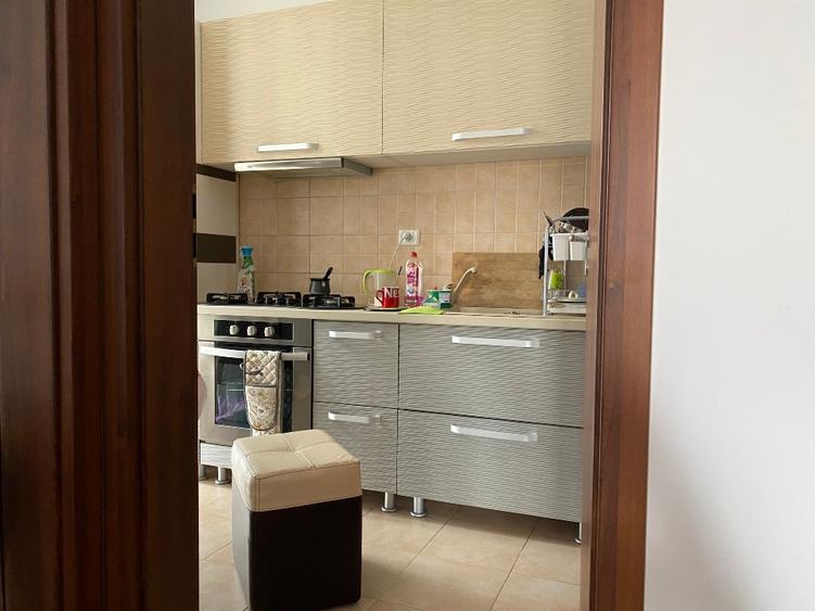 Apartament cu 3 camere decomandat în Torontalului