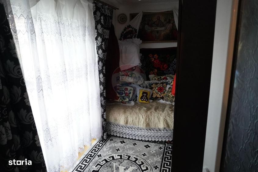 Casă cu 4 camere în Dragomirești