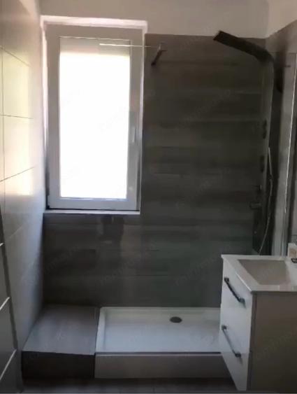 Apartament cu 3 camere semidecomandat în Aradului