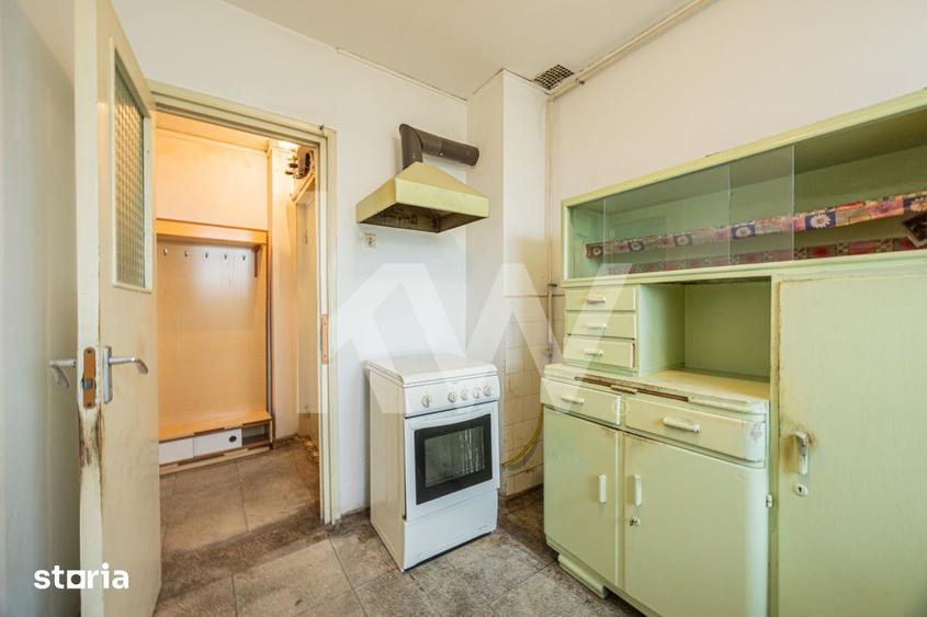 Apartament cu 4 camere semidecomandat în Astra