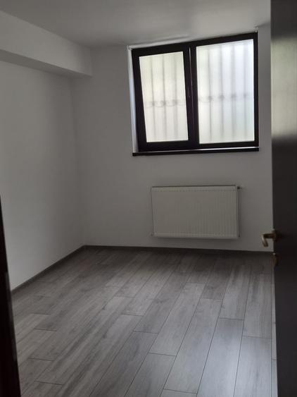 Apartament cu 3 camere decomandat în Obor