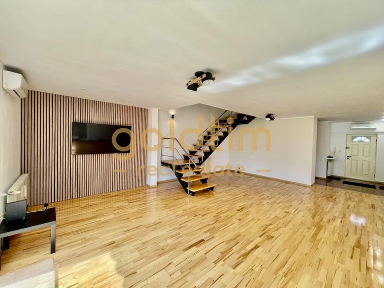 Duplex cu 6 camere cu Piscina în Iancu Nicolae