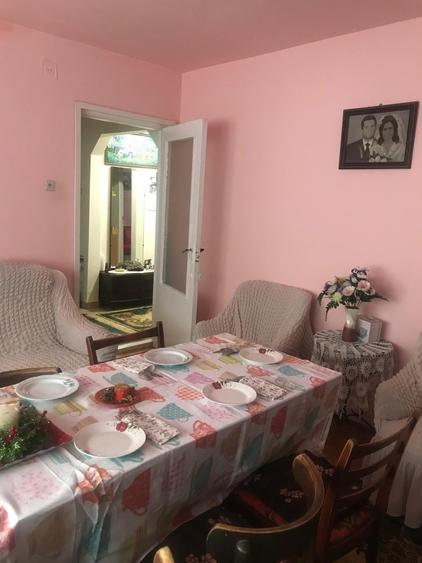 Apartament cu 3 camere decomandat, mobilat în Girocului
