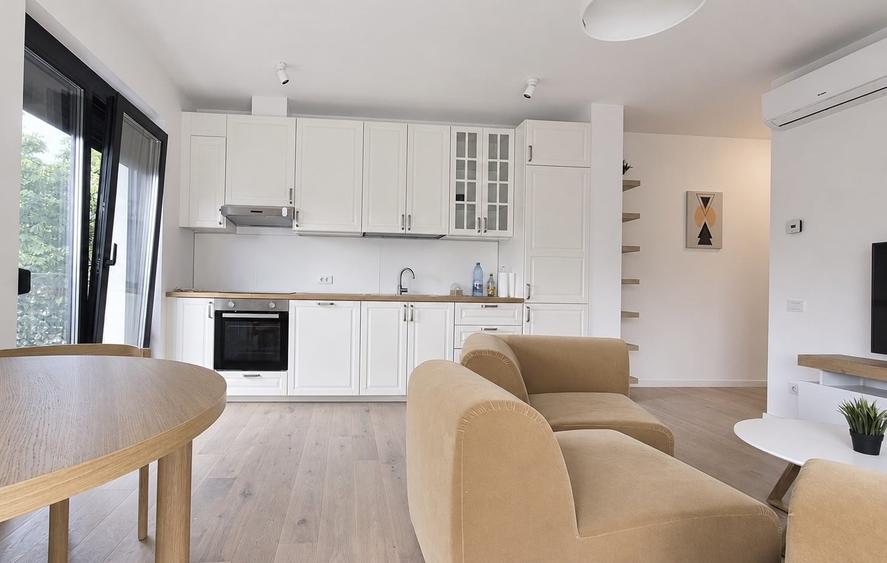 Apartament cu 3 camere semidecomandat în Domenii