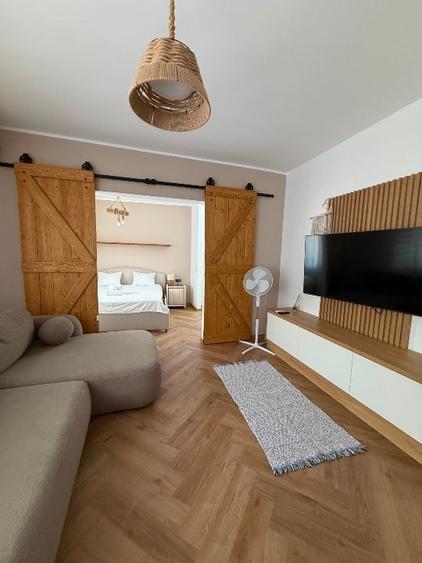 Apartament cu 2 camere semidecomandat, mobilat în Dacia