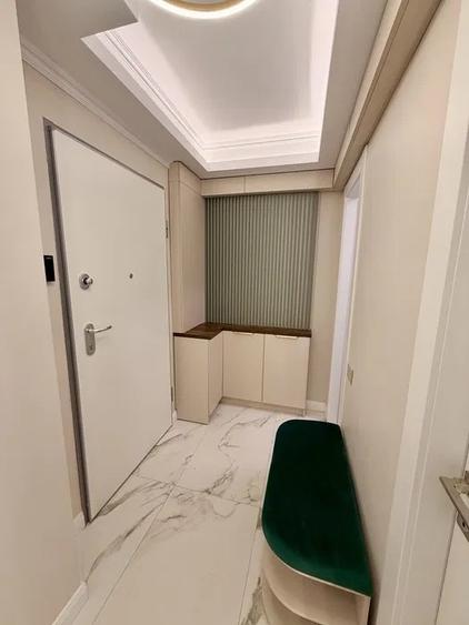 Apartament cu 3 camere semidecomandat, mobilat în Unirii