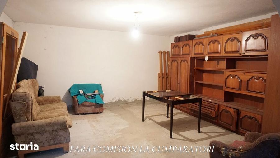 Casă cu 10 camere cu Teren 4324 Mp în Central