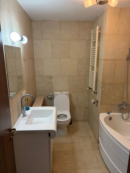 Apartament cu 3 camere semidecomandat în Barbu Văcărescu