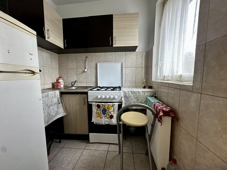 Garsonieră decomandată, mobilată în Buziașului
