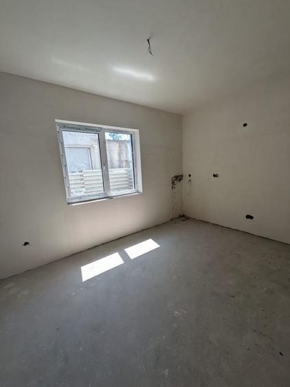 Duplex cu 4 camere cu Canalizare în Florești
