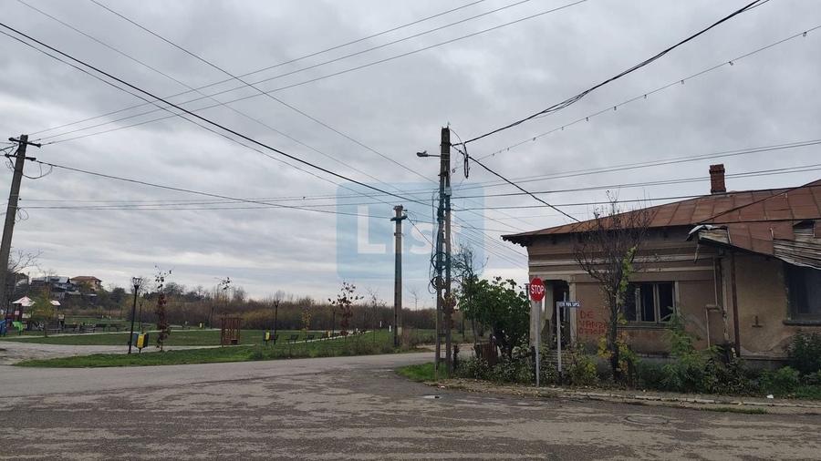 Casă cu 6 camere cu Canalizare în Băicoi