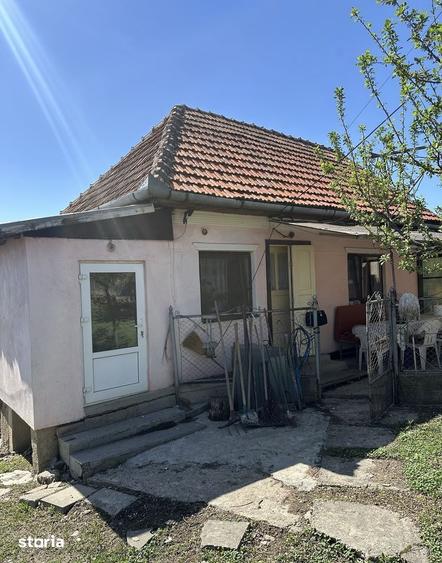 Casă cu 2 camere cu Teren 1000 Mp în Cojocna