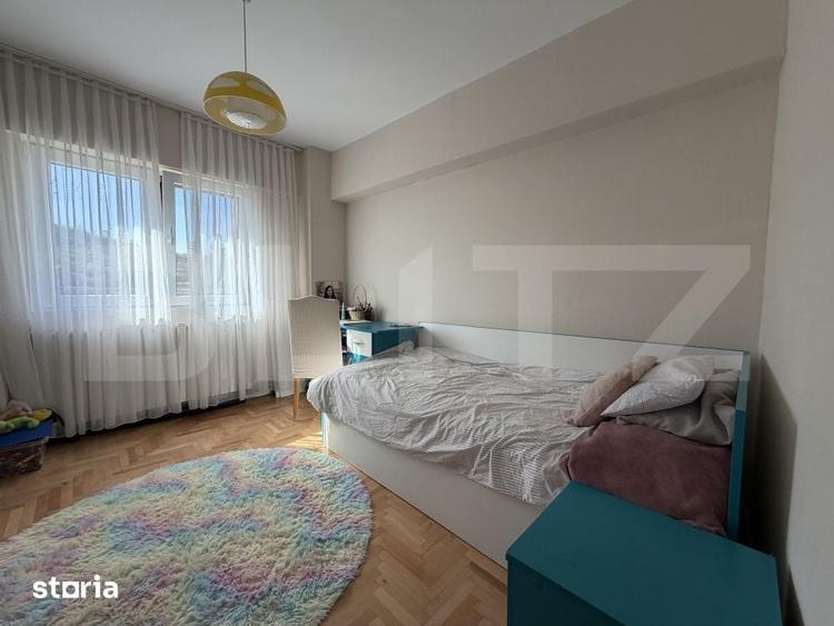 Apartament cu 4 camere decomandat în Central