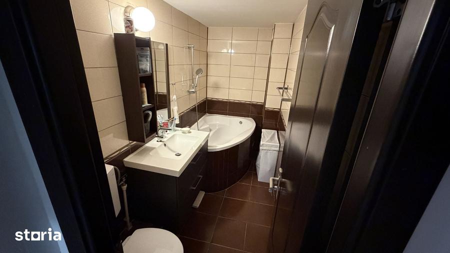 Apartament cu 3 camere decomandat în Vitan