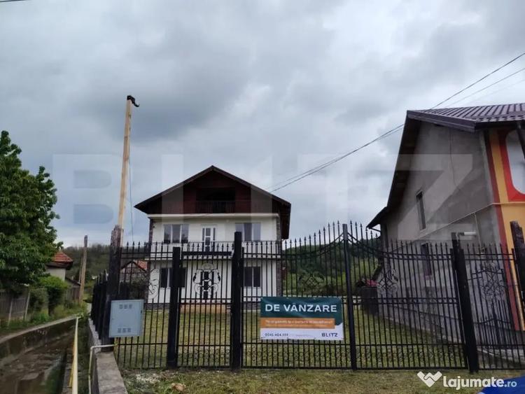 Casa de vanzare, cu 6 camere, 288 mp, zona Voinesti - 4