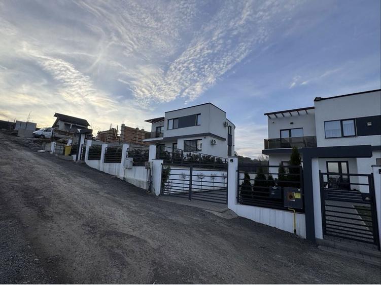 Casă cu 3 camere în Central