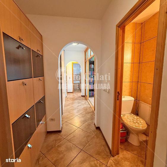 Apartament cu 3 camere decomandat, mobilat în Central