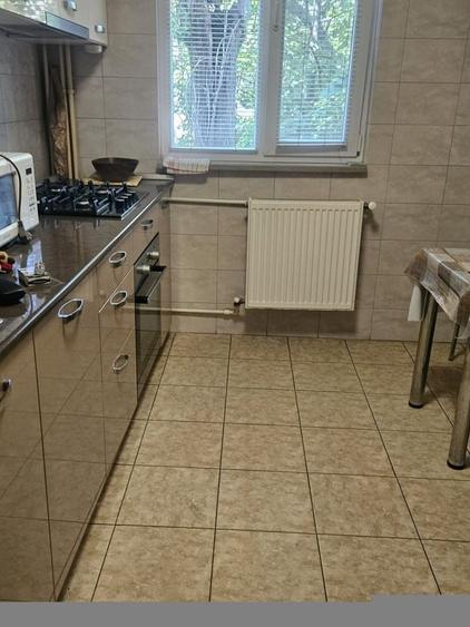 Apartament cu 3 camere decomandat, mobilat în Drumul Taberei