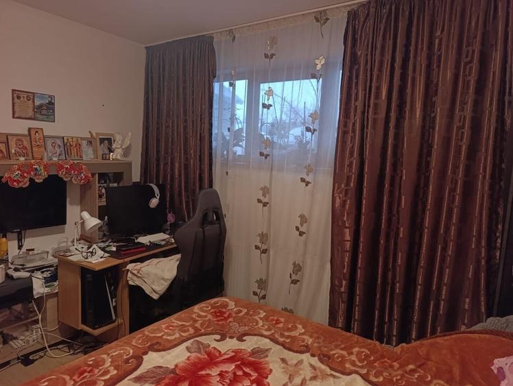 Apartament cu 4 camere semidecomandat în Central