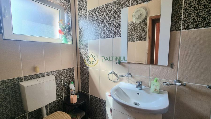 Casă individuală cu 8 camere cu Canalizare în Șelimbăr