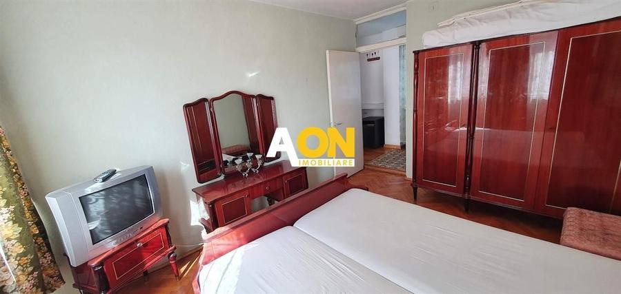 Apartament cu 4 camere decomandat, mobilat în Cetate