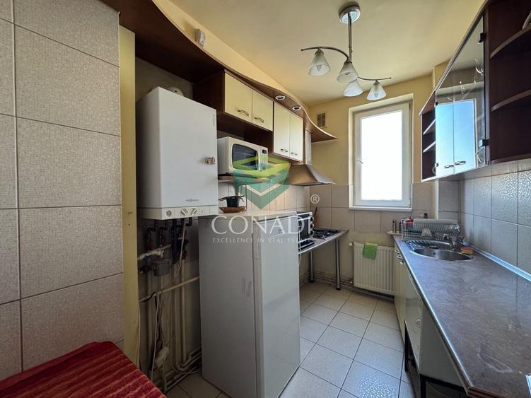 Apartament cu 3 camere semidecomandat în Romană