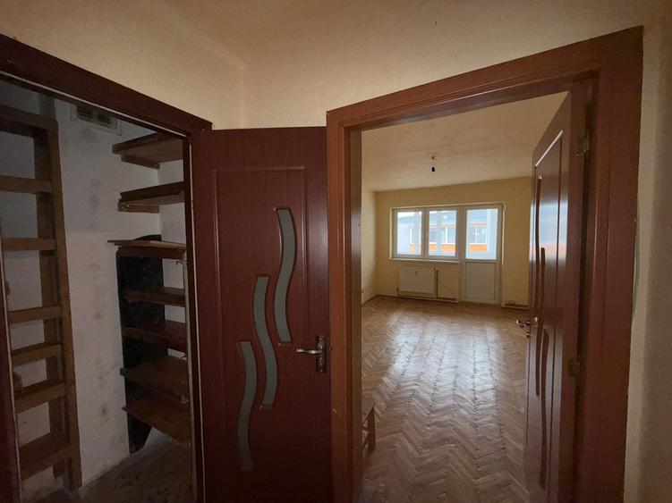Apartament cu 3 camere circular în Minerul