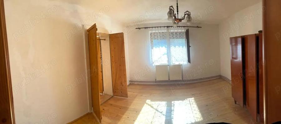 Casă cu 6 camere în Vladimirescu