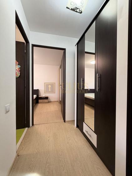 Apartament cu 3 camere semidecomandat, mobilat în Girocului