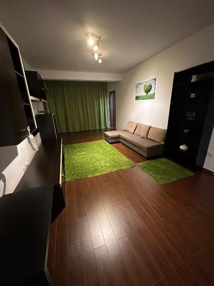 Apartament cu 3 camere semidecomandat, mobilat în Central