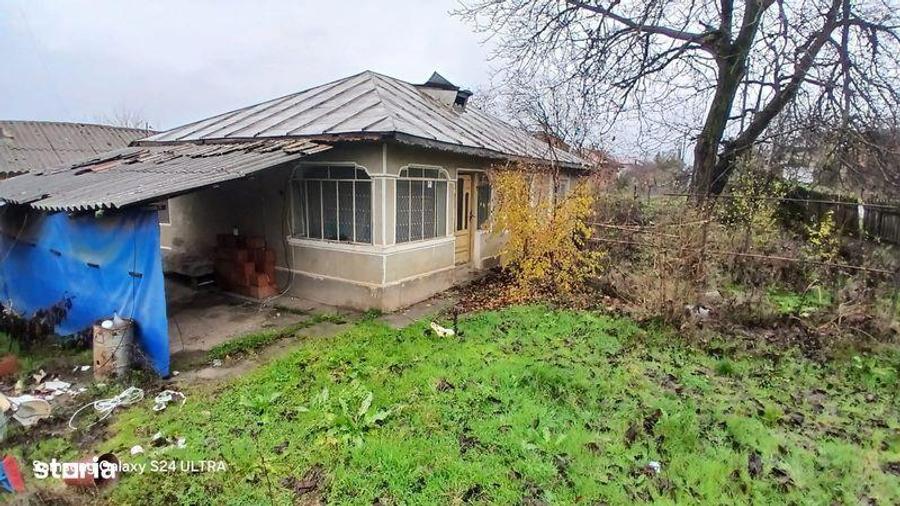 Teren de 4600 mp, în Botoroaga
