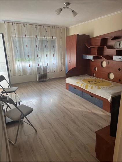Garsonieră decomandată în Central