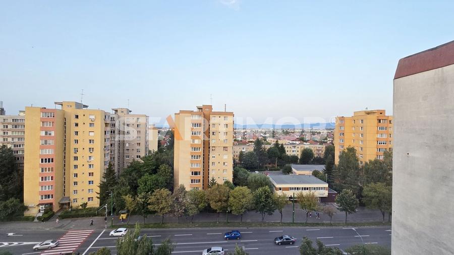 Apartament cu 3 camere decomandat, mobilat în Vlahuță