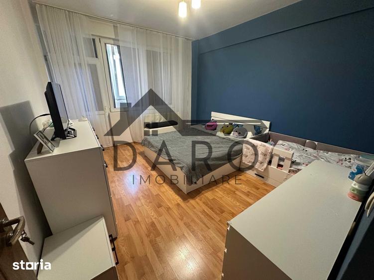 Apartament cu 3 camere decomandat în Criș