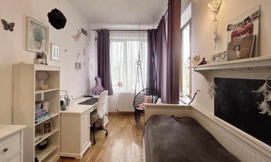 Casă individuală cu 7 camere cu Canalizare în Craiter