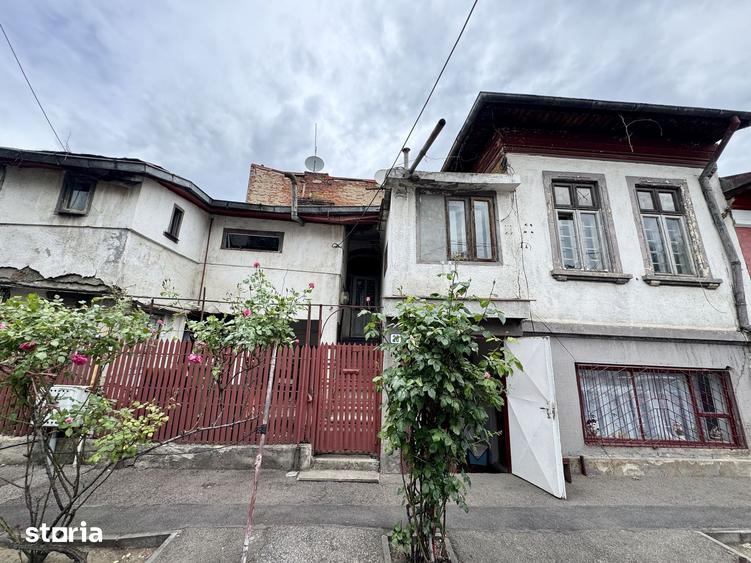 Casă cu 6 camere cu Teren 150 Mp în Grivița