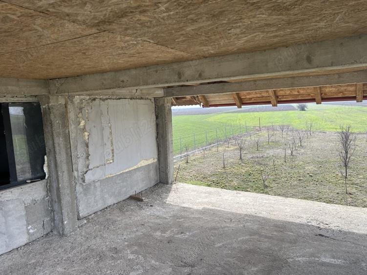 Casă cu 6 camere cu Teren 2000 Mp în Uliești
